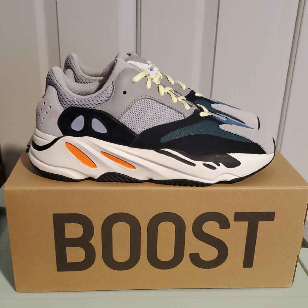 Adidas Yeezy Boost 700 Wave Runner Sneaker. Men's 10.5. Color Grey/White/Black